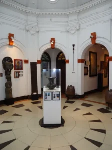 Rotunda of the Nairobi Gallery (Old PCS Office) with a “vessel” by Magadalene Odundo in the place of honour, Point Zero. Courtesy Alan-Donovan